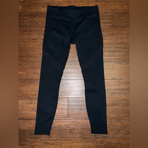 💋 Women’s Size M- Fabletics Bundle - Picture 2 of 9